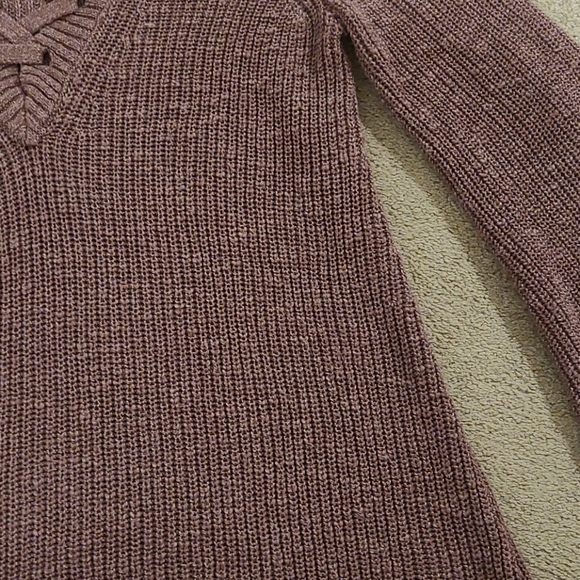 AE sweater - Picture 4 of 4